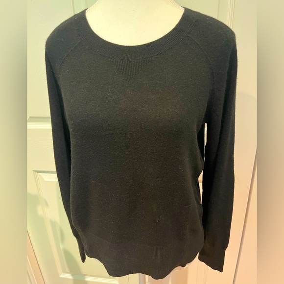 Banana Republic Sweaters - Banana Republic Wool/Cashmere Crew Neck Sweater